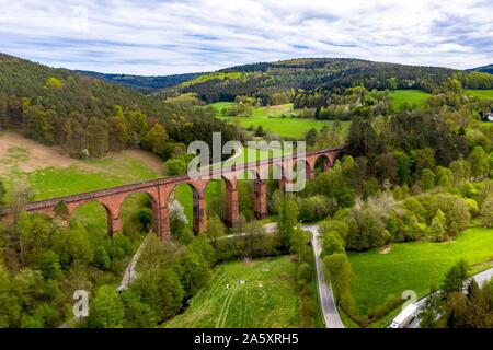 Luftaufnahme, Steinbogenbrücke Himbachel Viadukt, Erbach, Hetzbach, Himbachel Tal, Odenwald, Hessen, Deutschland Stockfoto