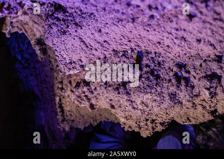 Blick über Ledenika cave Innenraum, Wraza, Bulgarien. Stockfoto