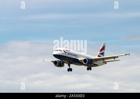 Barcelona, Spanien - 18. Mai 2019: British Airways A320 Airbus Flugzeug Landung am Flughafen El Prat in Barcelona Stockfoto