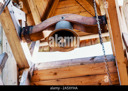 Bell in einem Sightseeing Tower, Zbojska, zentrale Slowakei, Europa Stockfoto