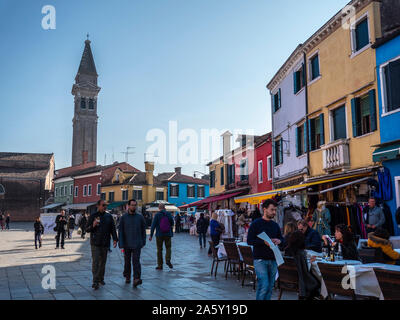 Italien, Veneto, Venedig, Burano, Lagune, Insel, mit Blick auf die kleinen und bunten Dorf Burano Stockfoto