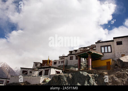 Diskit Kloster Tashi Galdan Chuling Gompa im Hunder oder Hundar Dorf Nubra Tal tehsil während der Wintersaison für tibetische und Leute reisende vi. Stockfoto