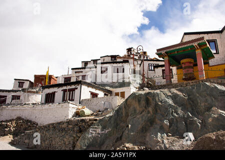 Diskit Kloster Tashi Galdan Chuling Gompa im Hunder oder Hundar Dorf Nubra Tal tehsil während der Wintersaison für tibetische und Leute reisende vi. Stockfoto