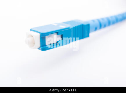 Lichtwellenleiter für Netzwerk auf weißem Hintergrund Stockfoto