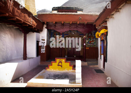 AMMU Kaschmir, Indien - MÄRZ 21: Innen und Interieur des Diskit Kloster Tashi Galdan Chuling Gompa im Hunder oder Hundar Dorf Nubra Tal von Leh Stockfoto