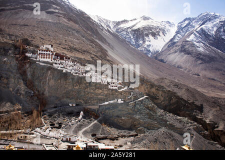 Diskit Kloster Tashi Galdan Chuling Gompa im Hunder oder Hundar Dorf Nubra Tal tehsil während der Wintersaison für tibetische und Leute reisende vi. Stockfoto