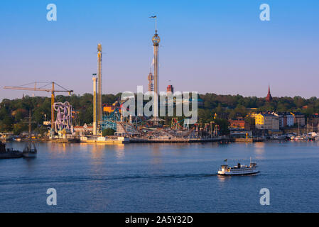 Stockholm Gröna Lund, Aussicht an einem Sommerabend der Freizeitpark Gröna Lund auf der Djurgarden Waterfront, Stockholm, Schweden. Stockfoto