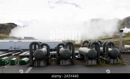 Hellisheidi nachhaltige Energie geothermisches Kraftwerk in Hengill, Island. Geothermische Steckdosen für Dampf. Stockfoto