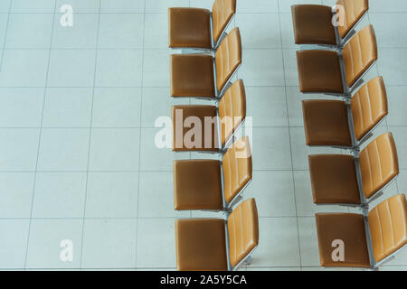 Ansicht von oben sitze, Departure Lounge im Flughafen ohne Körper. Stockfoto