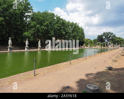 Die Hadriansvilla und Villa Adriana ist eine große römische archäologische Komplex. Schöne Canopo ist Canal - Pool imitieren das Heiligtum von Serapis Alexandria Stockfoto