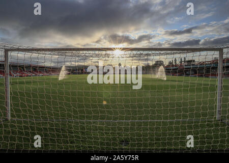 20. Oktober 2019, die Wham Stadium, Accrington, England; Sky Bet Liga 1, Accrington Stanley v Ipswich Town: Eine allgemeine Ansicht der Wham Stadion als erhebt sich die Sonne vor dem heutigen frühen Kick-off Credit: Mark Cosgrove/News Bilder Stockfoto