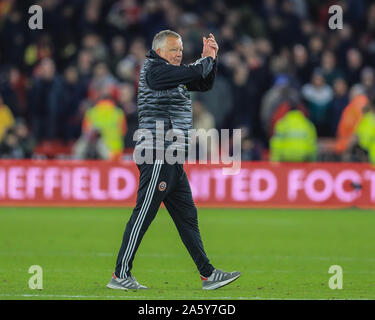 21. Oktober 2019, Bramall Lane, Sheffield, England; Premier League, Sheffield United v Arsenal: Chris Wilder Manager von Sheffield United begrüsst die Fans als Sheffield United 1-0 Credit: Mark Cosgrove/News Bilder gewinnen Stockfoto