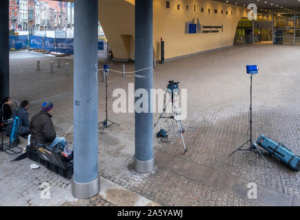 Gebäude der Europäischen Kommission von der Straße in Brüssel, Belgien Mit unkenntlich Leute, Stockfoto