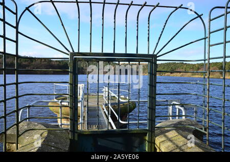 Wasserauslass, Ogden Reservoir, Halifax Stockfoto