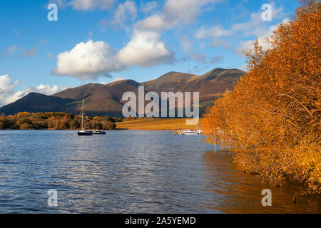 Derwentwater ist eines der wichtigsten Organe des Wasser im Lake District National Park in North West England. Es liegt ganz innerhalb der Gemeinde von Al Stockfoto