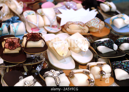 Gruppe von verschiedenen Flip-Flops Schuhe (Tanga sandlas) Stockfoto