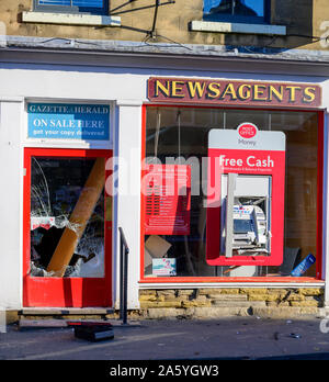 Pickering, UK. 23 Okt, 2019. Räuber in Brechen Morlands Zeitungsläden und versuchen, die Maschine zu stehlen. Credit: Richard Burdon/Alamy leben Nachrichten Stockfoto