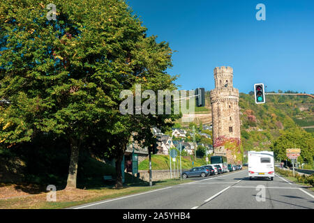 Oberwesel, Deutschland - 18. September 2019: Die Ikonischen Ochsenturm - Ochsen Turms in der Stadt Oberwesel an einem sonnigen Herbsttag, Stadt in den Rhein Stockfoto