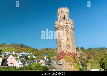 Die ikonischen Ochsenturm - Ochsen Turms in der Stadt Oberwesel an einem sonnigen Herbsttag, Stadt in die Rheinschlucht, einem UNESCO-Weltkulturerbe. Clos Stockfoto