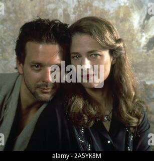 Angel Heart Jahr: 1987 USA/Kanada/Großbritannien Regie: Alan Parker Mickey Rourke, Charlotte Rampling Stockfoto