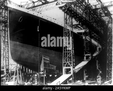 Die Titanic, White Star, Liner auf die Bestände in Harland & Wolff Werft, Belfast, Nordirland. Sie sank am 12. April 1912 nachdem es ein Eisberg auf Jungfernfahrt nach New York. Mehr als 1.500 Menschen ums Leben. Disaster Schiffswrack Stockfoto