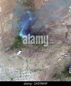 Aspen Brand außer Kontrolle nördlich von Tucson, AZ. Das Feuer war mehr als 27.000 Hektar verbraucht und zerstört mehr als 300 Wohnungen. Juni 26, 2003. Satellitenbild. Stockfoto