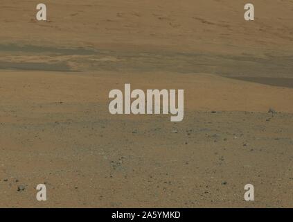 Dieses Farbbild aus Neugier Rover der NASA sieht südlich der Rover Landeplatz auf dem Mars in Richtung Mount Sharp. Stockfoto