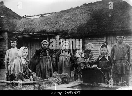 Russischen Bauern auf einem Bauernhof um 1910 Stockfoto