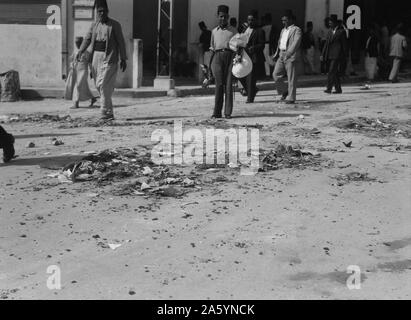 Palästina (Israel) Störungen im Sommer 1936 in Jaffa. Zerbrochenes Glas und Ablagerungen motor Verkehr zu behindern. Stockfoto