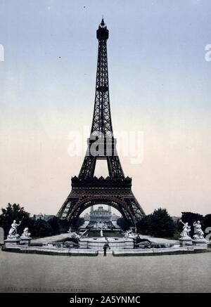 Eiffelturm, Aussicht, mit Blick auf den Palais du Trocadéro, Paris, Frankreich. Zwischen der Ca veröffentlicht. 1890 und Ca. 1900. Fotomechanischen drucken: photochrom, Farbe. Stockfoto