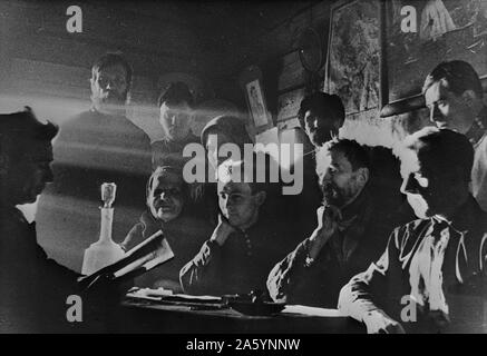 Moskau, UDSSR (Union der Sozialistischen Sowjetrepubliken). Sitzung des gewählten Management Committee des "kollektiven Neues Leben' Bauernhof, zwischen 1930 und 1940 veröffentlicht. Stockfoto