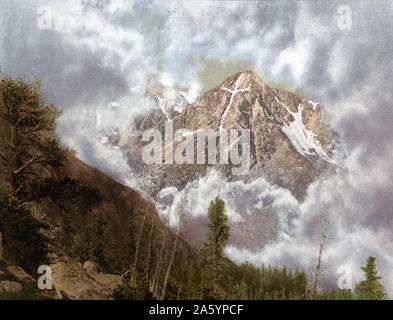 Farbfoto von dem Berg des Heiligen Kreuzes in den Wolken, Rocky Mountains, Colorado. Auf der Detroit fotografischen Co. datiert 1900 gutgeschrieben Stockfoto