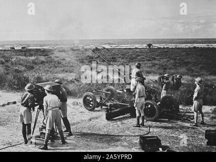 Gold Coast-Batterie in Aktion. Bauerntrampel Waffe feuern auf Ziel während des Trainings. Dieses Gold Coast-Batterie hat eine gemischte britische und afrikanischen Kanoniere. zwischen 1940 & 1946. Stockfoto