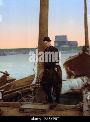 Eine niederländische Fischer, Marken-Insel, Holland. zwischen (ca.1890 - ca.1900). Farbe. Stockfoto