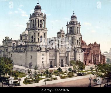 Fotomechanischen drucken Der Mexico City Metropolitan Kathedrale, die größte Kathedrale in Amerika und Sitz der römisch-katholischen Erzdiözese von Mexiko. 1573 von dem Architekten Claudio de Arciniega abgeschlossen (1520-1593). Fotografiert von William Henry Jackson (1843-1942). Vom 1899 Stockfoto