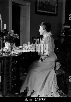 Fotodruck von First Lady Edith Kermit Carlow Roosevelt (1861-1948), Ehefrau von Präsident Theodore Roosevelt (1858-1919). Fotografiert von Frances (1864-1952). Datiert 1902 Stockfoto