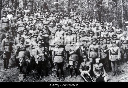 General Francisco Franco 1892-1975 steht mit seiner Vorgesetzten nach der Ankunft in Spanien, an dem Putsch gegen die republikanische Regierung 1936 teilzunehmen. Spanischer Bürgerkrieg Stockfoto