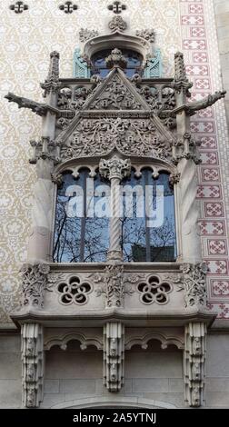 Casa Amatller (abgeschlossen im Jahre 1900) ist ein Gebäude im Modernisme-Stil in Barcelona, Spanien, entworfen von Josep Puig ich Cadafalch. Zusammen mit Casa Batlló und Casa Lleó-Morera Stockfoto