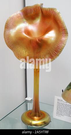 Glas-Vase Amerikaner, um 1900. von Louis Comfort Tiffany (1848-1933), Corona, Long Island, New York. Stockfoto