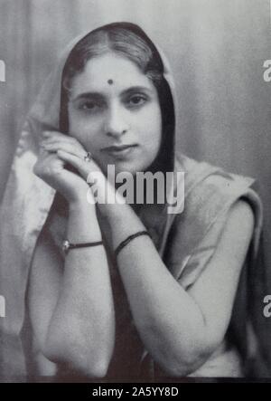 Vijaya Lakshmi Nehru Pandit (18. August 1900 – 1. Dezember 1990) war ein indischer Diplomat und Politiker, die Schwester von Jawaharlal Nehru, [1] die Tante von Indira Gandhi und die Grand-Tante von Rajiv Gandhi, von denen jeder als Premierminister von Indien diente. Stockfoto