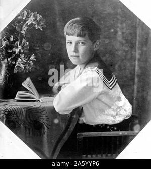 Foto des Zarewitsch Alexei Romanov (1904-1918) Thronfolger auf den Thron des russischen Reiches. Er war das jüngste Kind und einziger Sohn von Kaiser Nicholas II. und Kaiserin Alexandra Feodorovna. Datiert 1910 Stockfoto