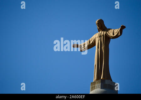 Die Statue von Jesus Christus auf Kirche Sagrat Cor auf den Tibidabo in Barcelona, Spanien Stockfoto