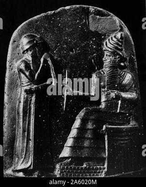 Detail aus der Stele des Hammurabi zeigt den König, die Königliche Insignien von Schamasch erhalten. Hammurabi war der 6. König der 1. babylonischen Dynastie. 1792-1750 v. Chr. datiert Stockfoto