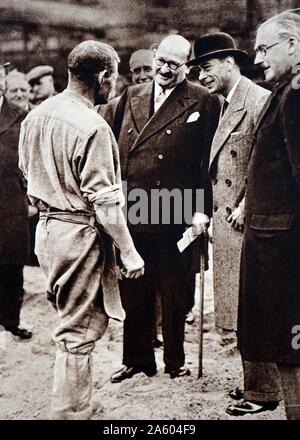 Foto von Prinz Albert Frederick Arthur George (1895 – 1952) Besuch Kriegsveteranen. Vom 20. Jahrhundert Stockfoto