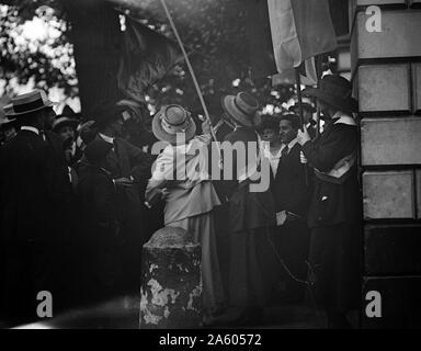 Das Frauenwahlrecht Unruhen. Frauen kämpfen um ihr Wahlrecht um 1910. Stockfoto