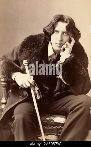 Oscar Wilde war ein irischer Schriftsteller und Dichter. Vielleicht berühmteste für seinen Roman, das Bild des Dorian Gray. Dieses Foto wurde in 1882 von Napoléon Sarony genommen. Stockfoto