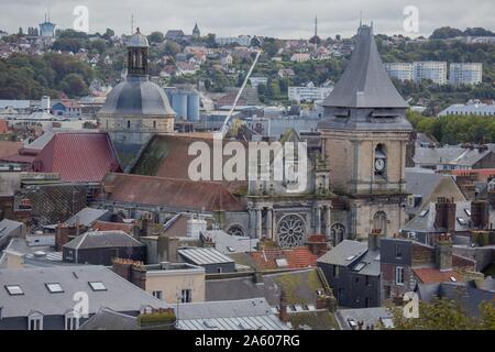 Frankreich, Pays de Caux, Dieppe, Dächer, Kirchturm, Eglise Saint Remy de Dieppe (Kirche), Stockfoto