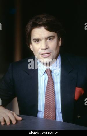 Französischer Geschäftsmann und Politiker Bernard Tapie auf dem set von einem politischen TV-Show während der Französischen Präsidentschaftswahl im Jahr 1988. Stockfoto