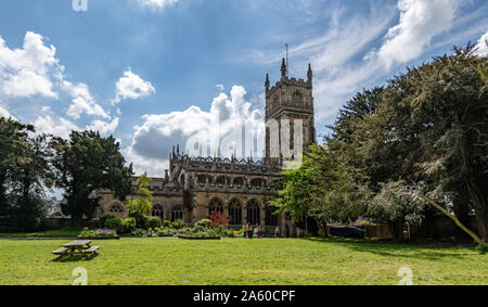 Blick auf die Pfarrkirche in Cirencester in den Cotswolds in England. Abgeordnete Kapital im römischen Britannien genannt Corinium Stockfoto