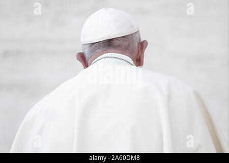 Vatikan, Vatikan. 23. Oktober, 2019. Papst Franziskus führt die Generalaudienz auf dem Petersplatz. Credit: Giuseppe Ciccia/Alamy leben Nachrichten Stockfoto